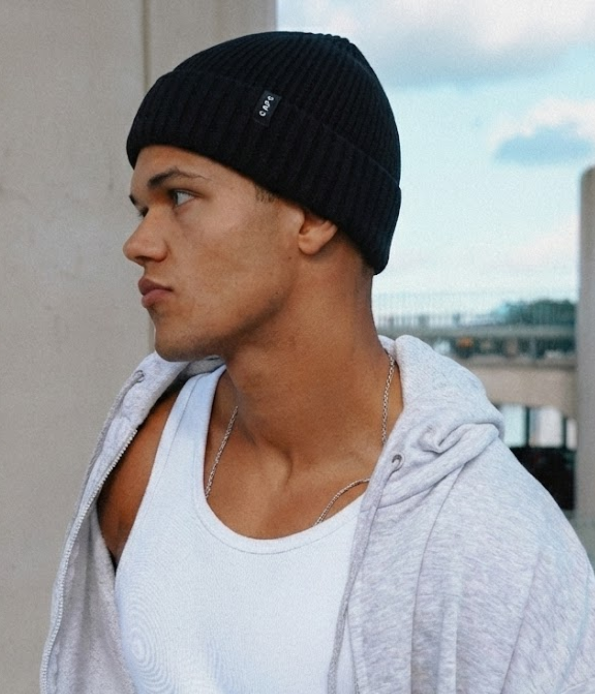 LOGO RIBBED BEANIE.