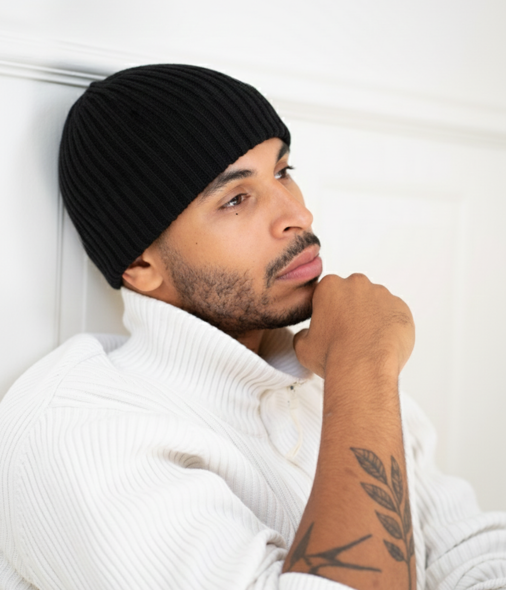 RIB KNIT BEANIE.