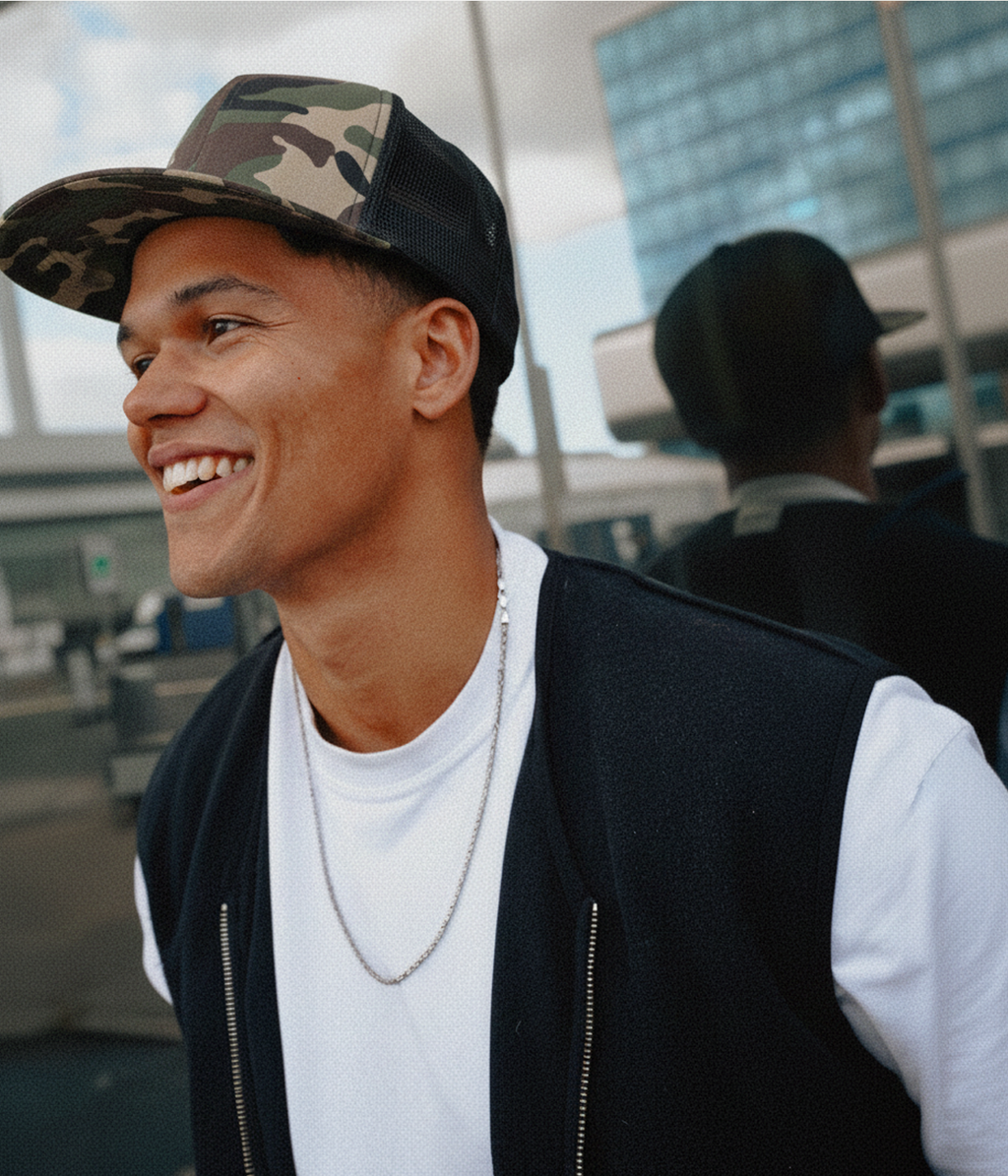 FLAT MESH CAP.
