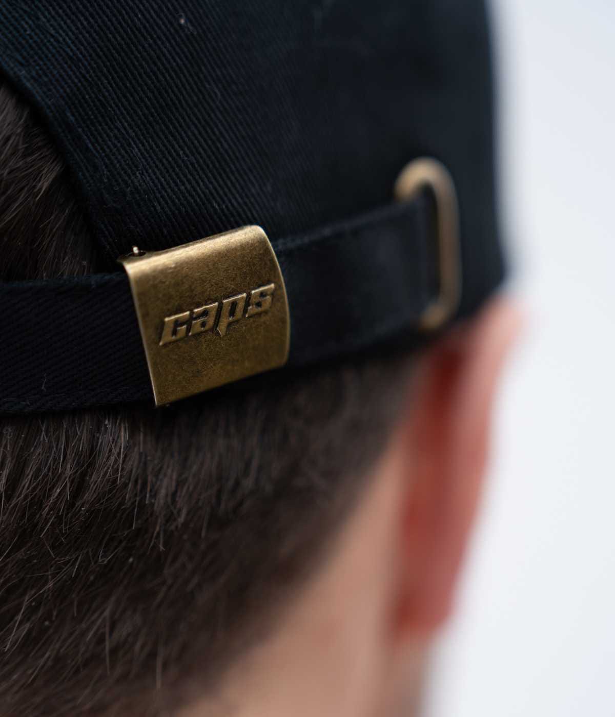 BASEBALL CAP.